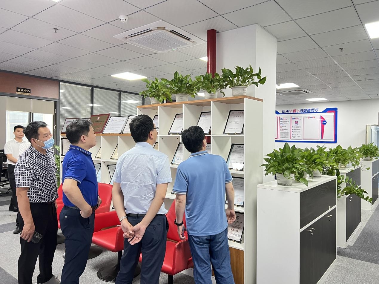 Leaders from Shishou City, Hubei Province Visited One Heart On Medical Intelligence(pic4)