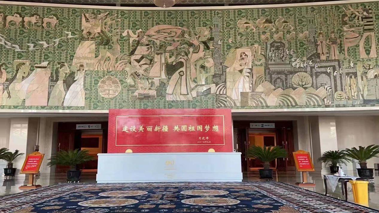 Intelligent disinfection robot helps the disinfection and sterilization work of the Great Hall of the People in Xinjiang(pic2)